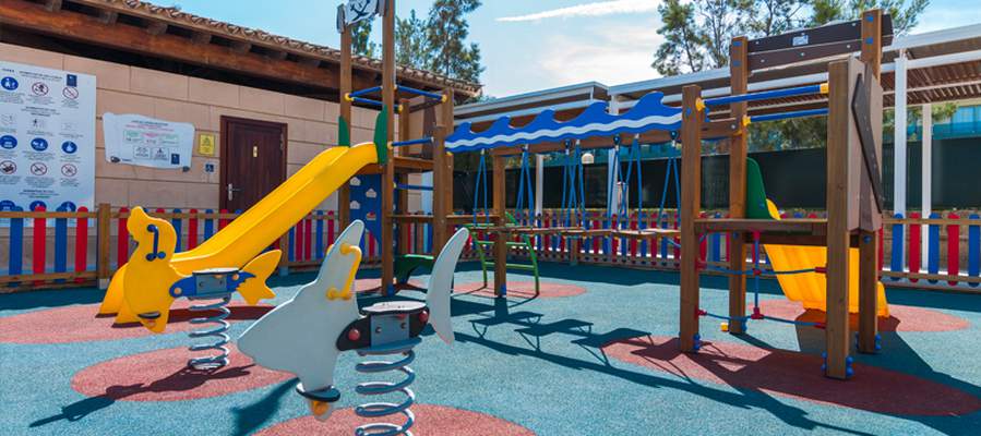 Parque infantil otoño cas saboners aparthotel playas ca's saboners palmanova Parque infantil otoño cas saboners aparthotel playas ca's saboners palmanova