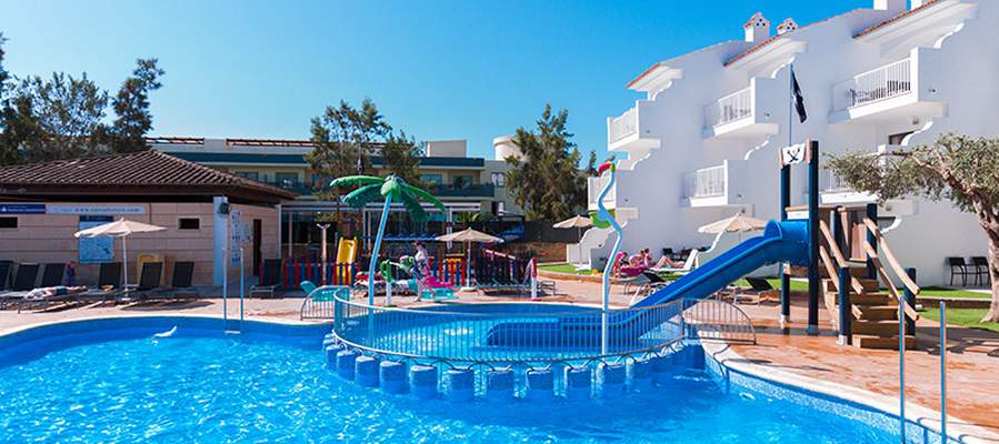 Piscina parque familia cas saboners vacaciones post coronavirus aparthotel playas ca's saboners palmanova Piscina parque familia cas saboners vacaciones post coronavirus aparthotel playas ca's saboners palmanova